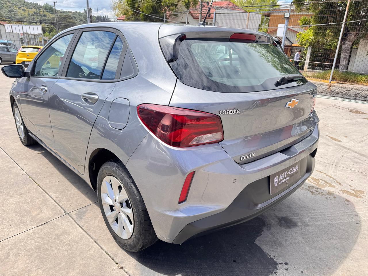 Chevrolet Onix — foto 7 de 14