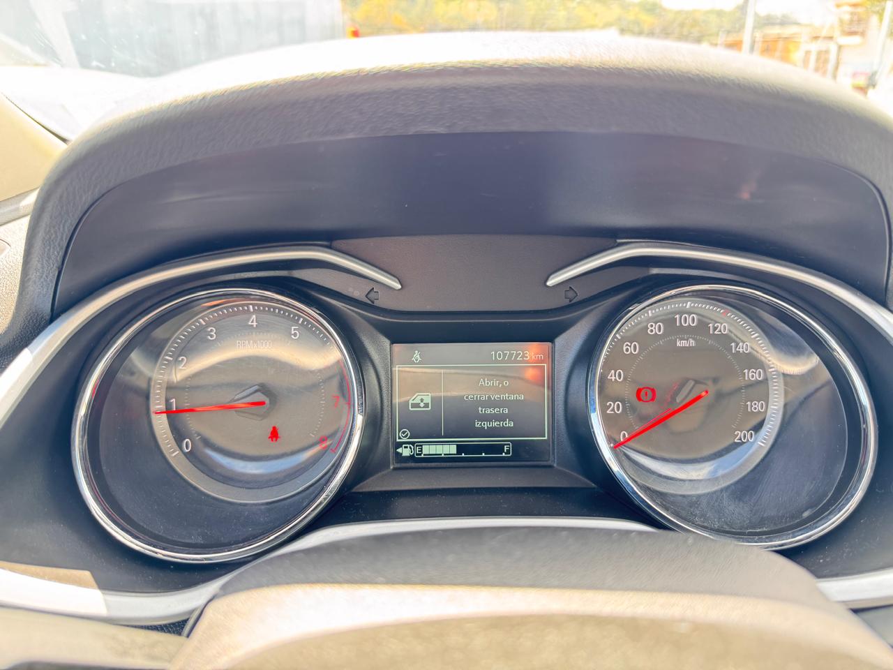 Chevrolet Onix — foto 14 de 14